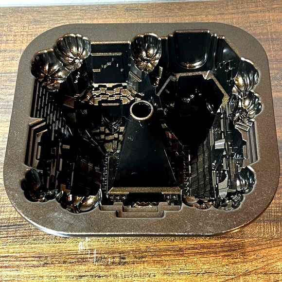 Vintage Nordic Ware Haunted Manor Bundt Pan Cast Metal USA House Spooky Ghost - Picture 5 of 6